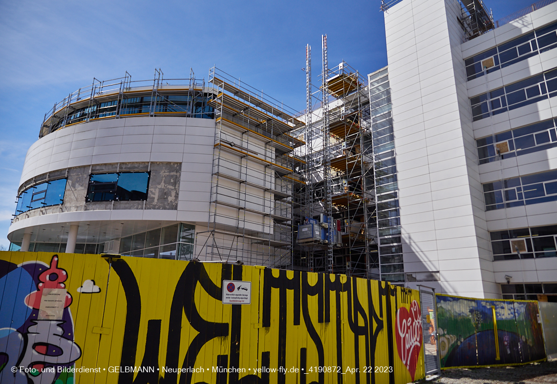 22.04.2023 - Baustelle auf der ehemaligen Allianz-Versicherung in Neuperlach